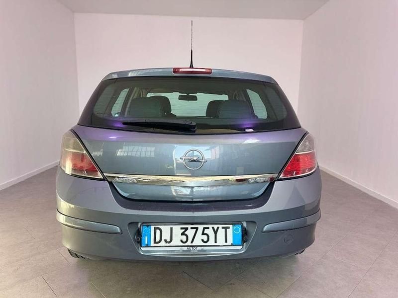 Usata Opel Astra Cosmo 101 CV (74 kW) 2007 Grigio Berlina