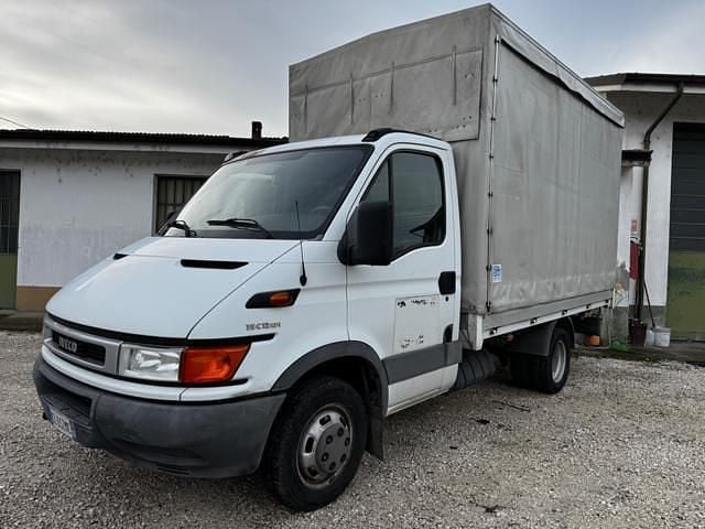 Usata Iveco Daily 116 CV (85 kW) 2004 Bianco