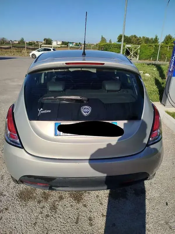 Usata Lancia Ypsilon Gold 95 CV (69 kW) 2011 Utilitaria