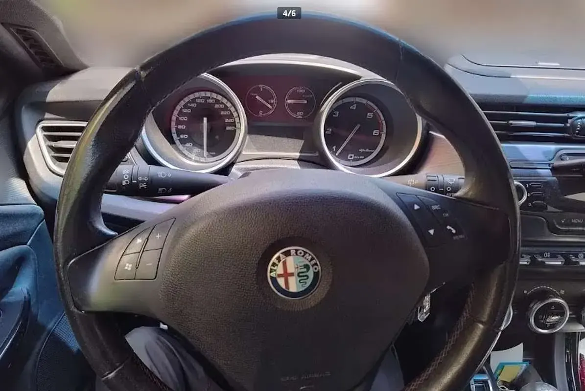 Usata Alfa Romeo Giulietta Distinctive 140 CV (102 kW) 2011 Blu/azzurro Utilitaria