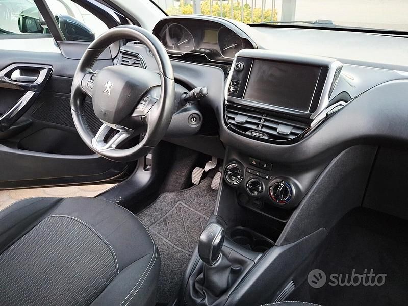 Begagnad Peugeot 208 75 HK (55 kW) 2017 Blå Halvkombi