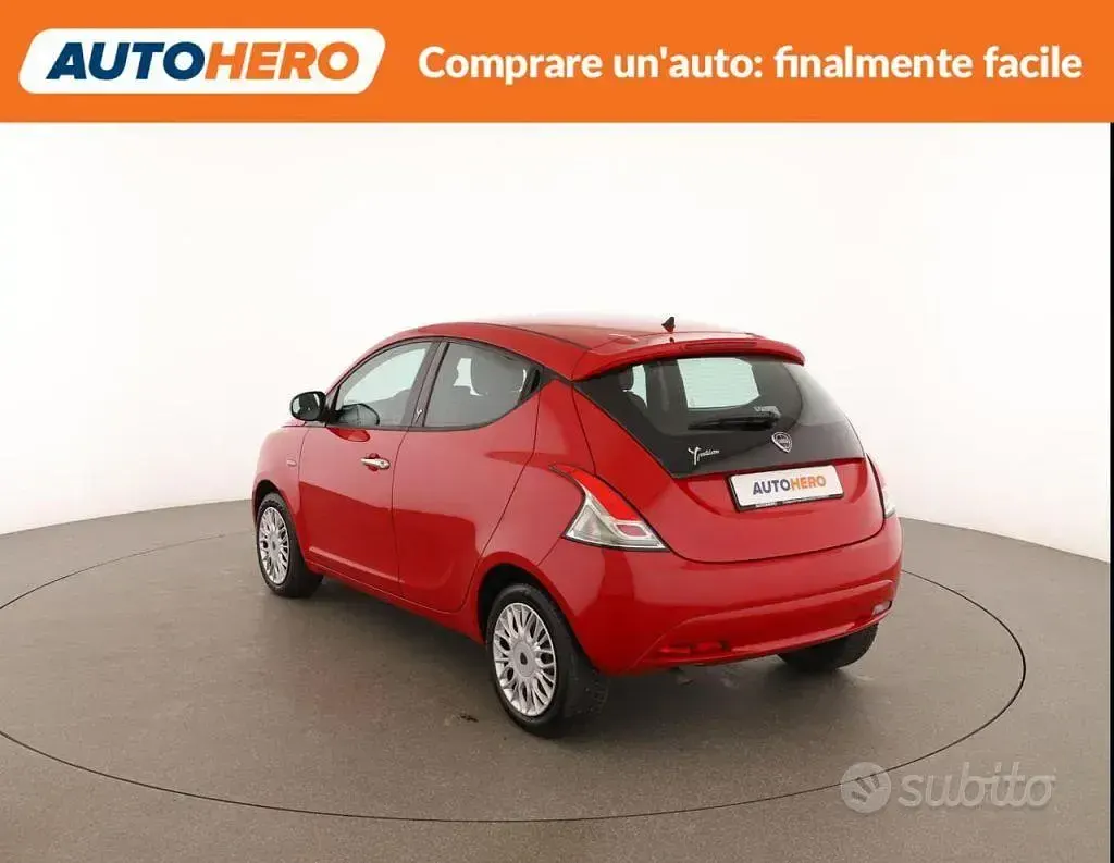 Usata Lancia Ypsilon Silver 69 CV (50 kW) 2015 Rosso Utilitaria