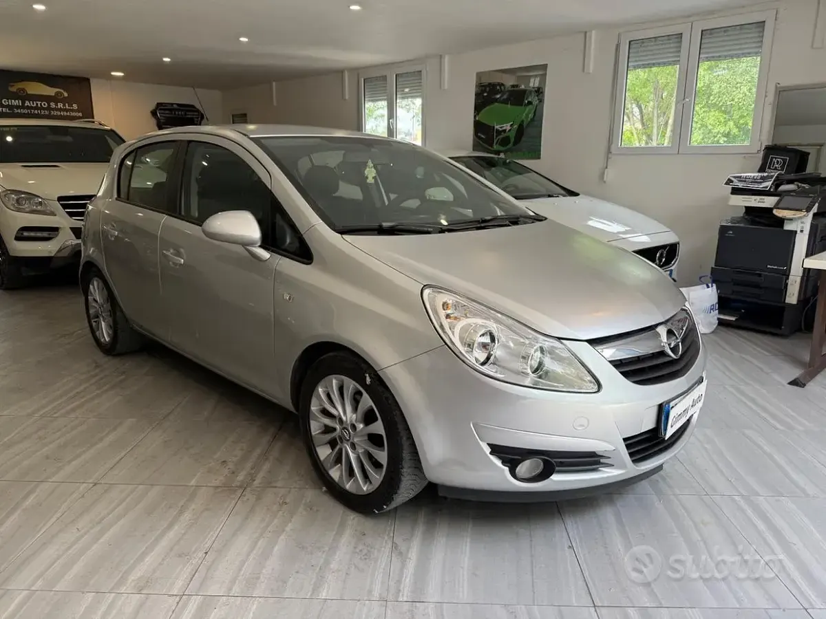 Usata Opel Corsa 75 CV (55 kW) 2010 Grigio Utilitaria