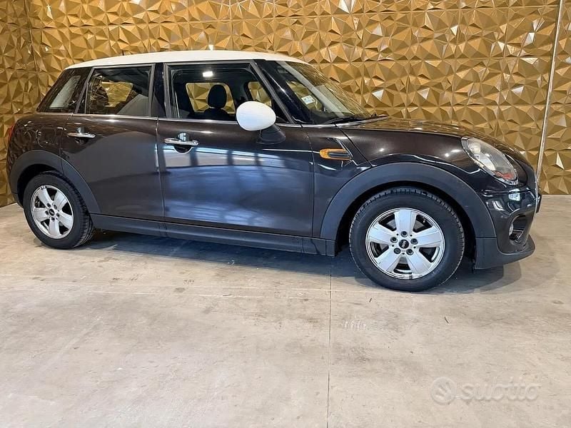 Usata Mini Cooper D 115 CV (84 kW) 2015 Nero Utilitaria