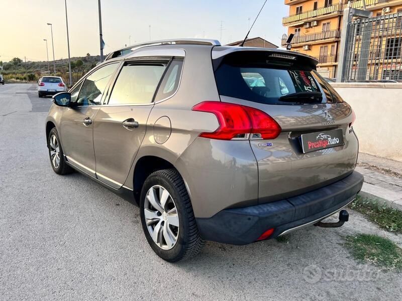 Usata Peugeot 2008 Allure 100 CV (73 kW) 2015 Oro SUV