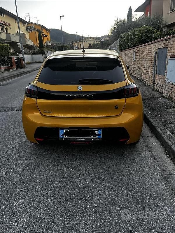 Usata Peugeot 208 Allure 101 CV (74 kW) 2020 Giallo Utilitaria