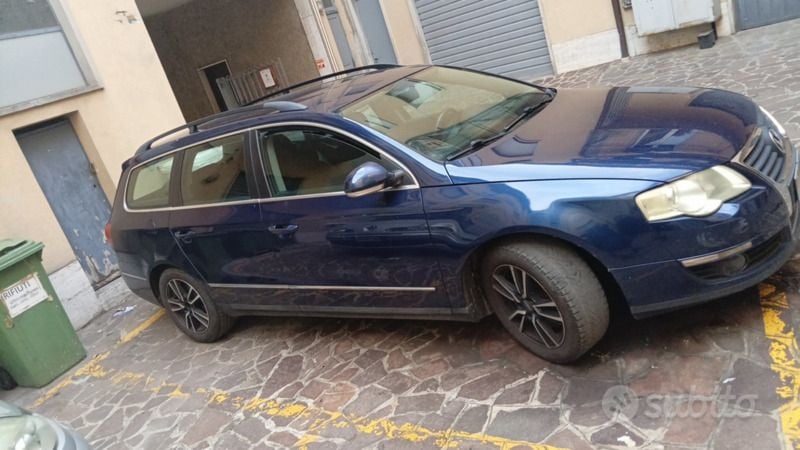 Usata VW Passat 105 CV (77 kW) 2006 Blu Station wagon