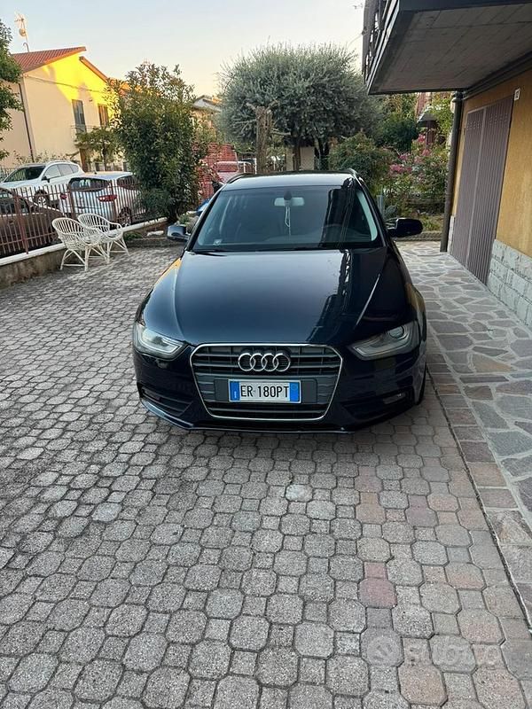 Usata Audi A4 140 CV (102 kW) 2013 Blu Station wagon