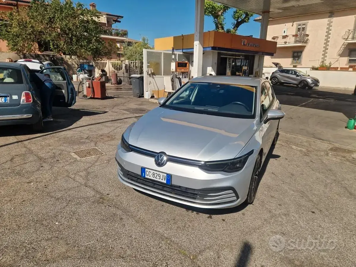 Usata VW Golf VIII R-line 150 CV (110 kW) 2023 Grigio Berlina