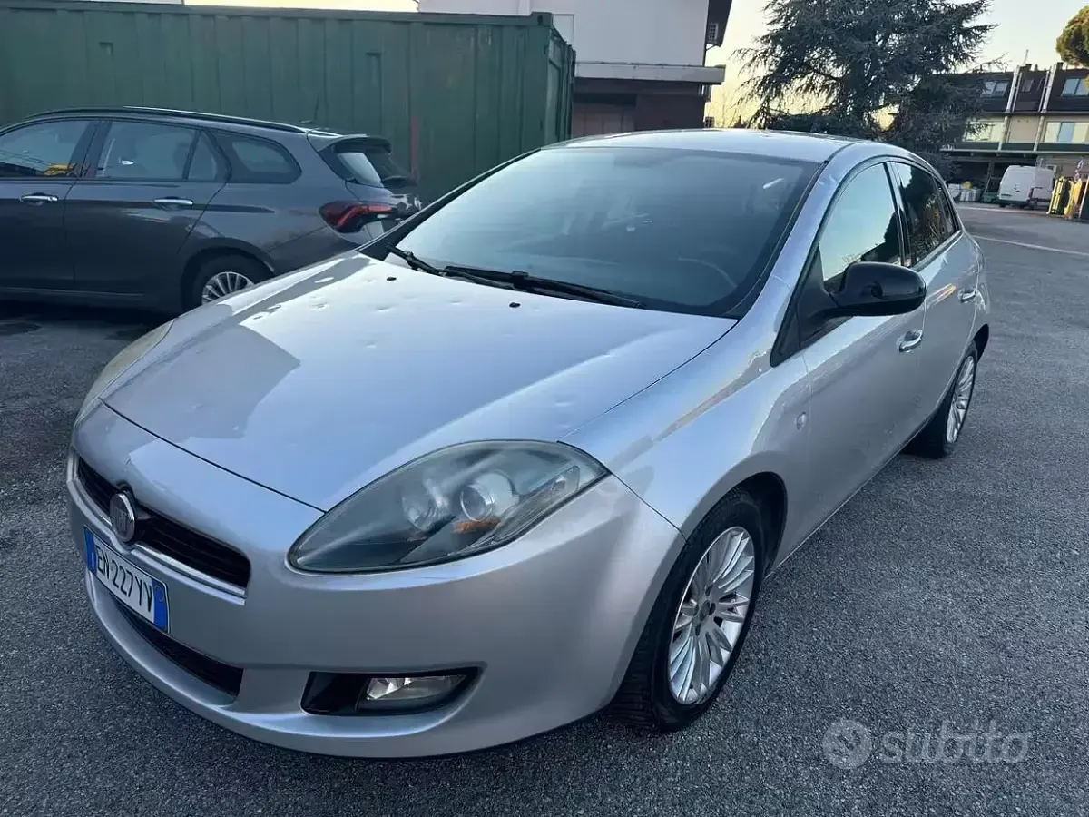 Usata Fiat Bravo Easy 90 CV (66 kW) 2012 Grigio Utilitaria