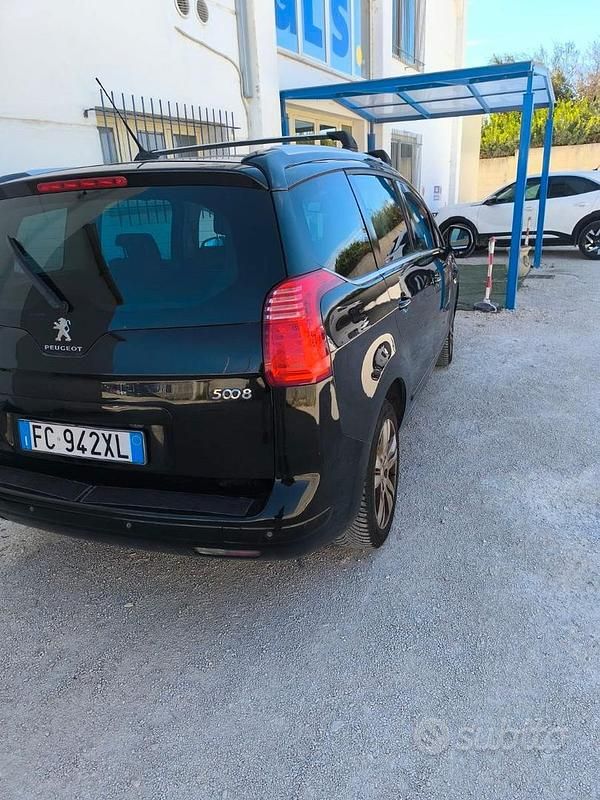 Usata Peugeot 5008 120 CV (88 kW) 2016 Nero Monovolume