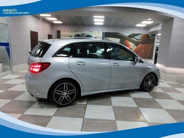 Usata Mercedes B200 Premium 135 CV (99 kW) 2018 Giallo Monovolume