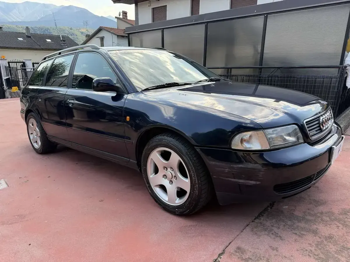 Usata Audi A4 150 CV (110 kW) 1999 Blu/azzurro Station wagon