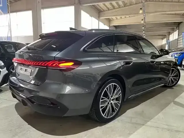 Nuova Audi A5 S-Line 203 CV (149 kW) 2025 Grigio Station wagon
