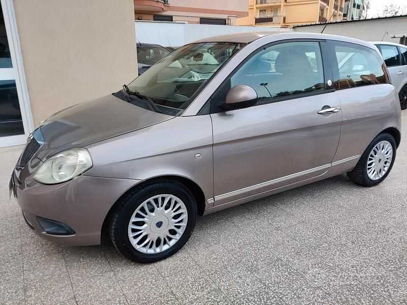Usata Lancia Ypsilon 77 CV (56 kW) 2010 Marrone Utilitaria