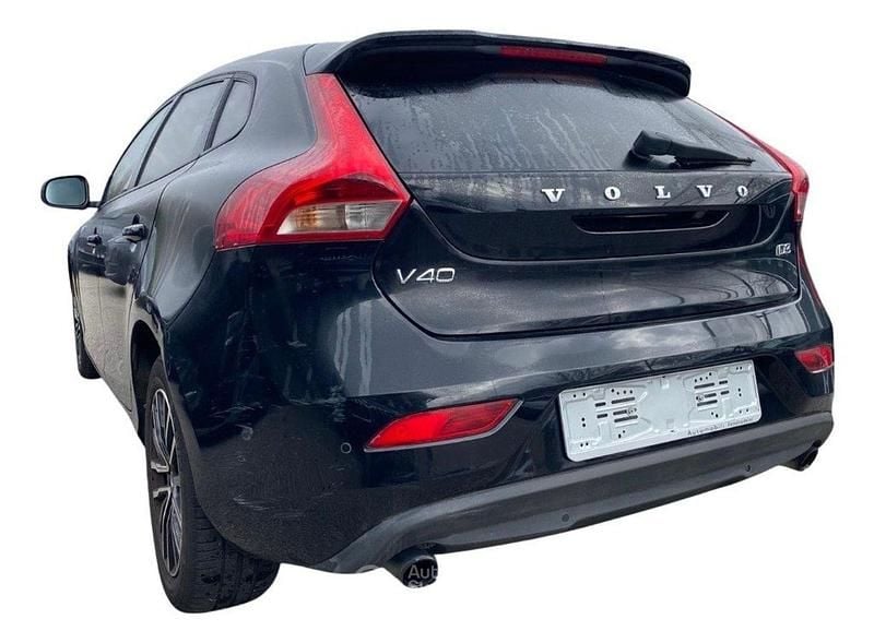 Usata Volvo V40 Momentum 150 CV (110 kW) 2016 Nero Berlina