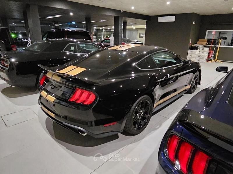Usata Ford Mustang Fastback 317 CV (233 kW) 2020 Nero pastello Coupé