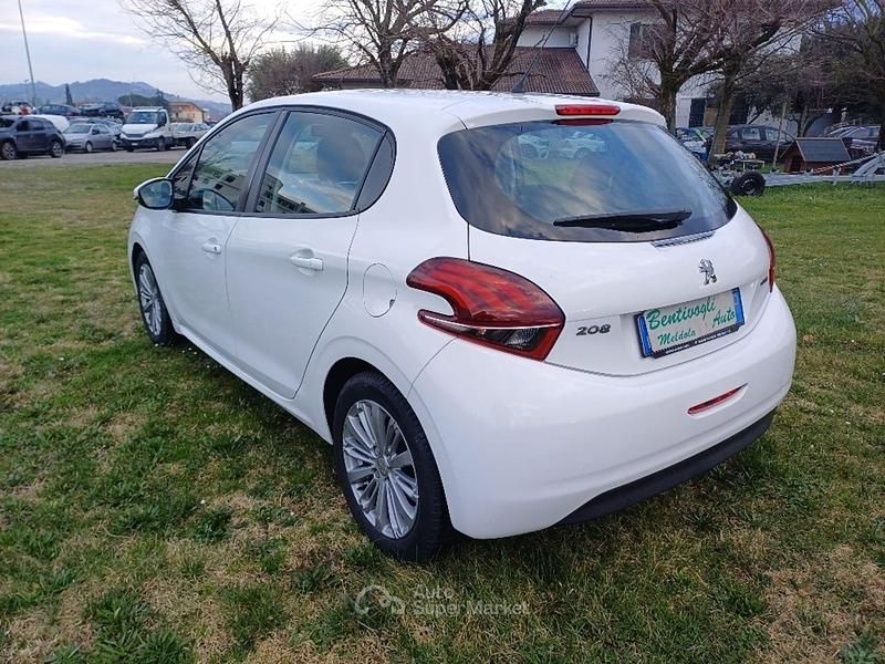 Usata Peugeot 208 Allure 82 CV (60 kW) 2016 Bianco Utilitaria