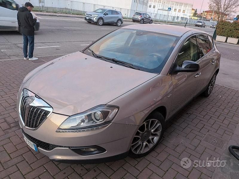 Usata Lancia Delta 120 CV (88 kW) 2009 Grigio Utilitaria