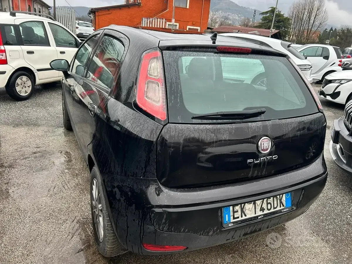 Usata Fiat Punto Evo Dynamic 75 CV (55 kW) 2011 Nero Utilitaria