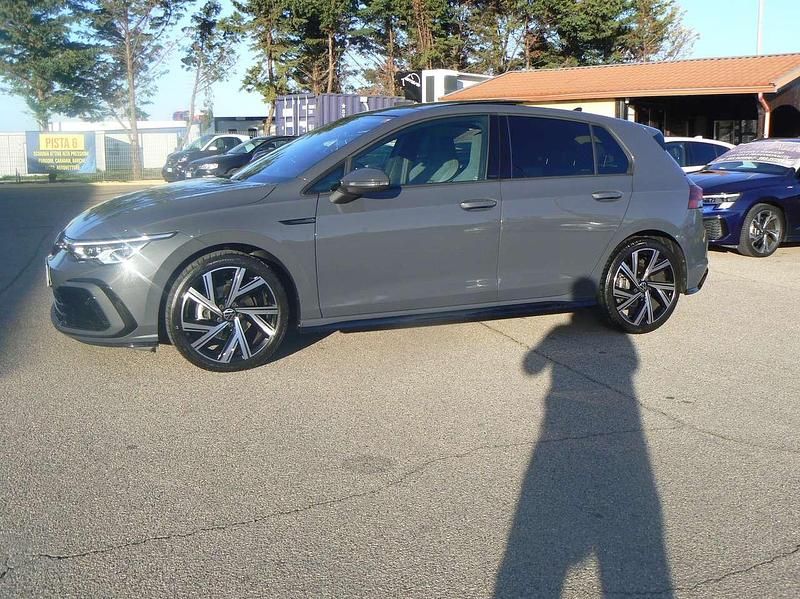 Usata VW Golf VIII R-line 150 CV (110 kW) 2024 Grigio Berlina