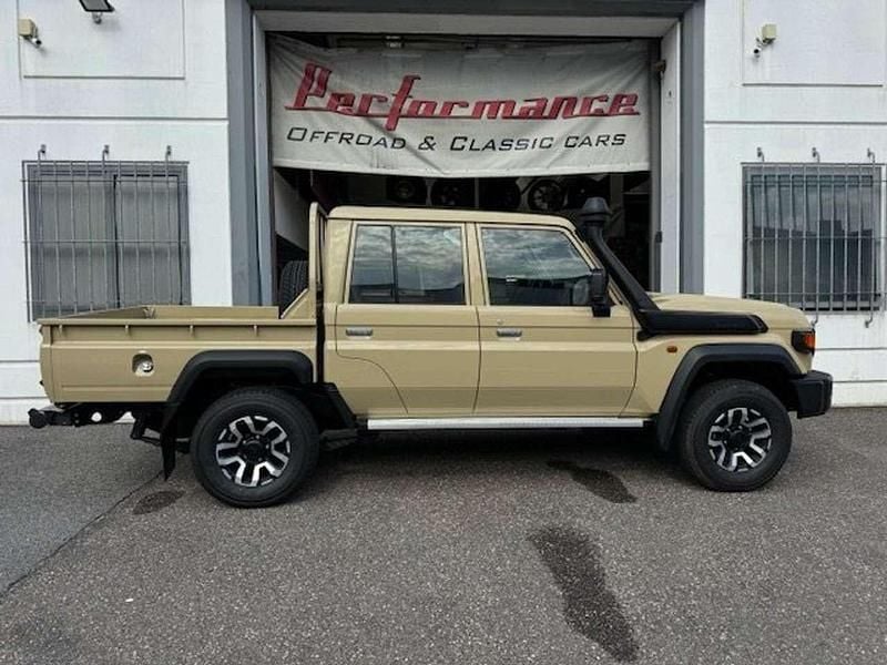 Beige Usata 2024 Toyota Land Cruiser SUV | 64.000 € (Cara) - Immagine 1/4