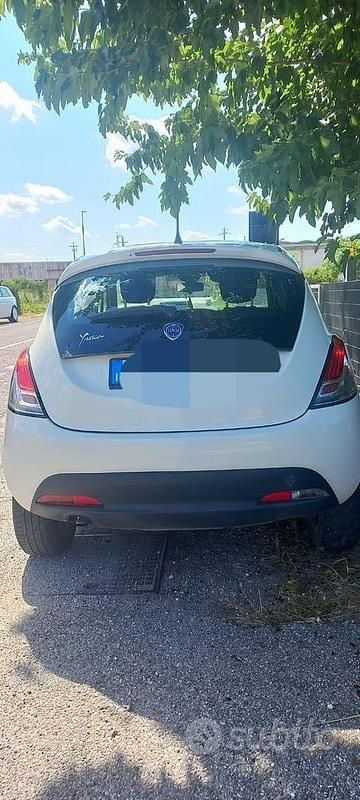 Usata Lancia Ypsilon 80 CV (58 kW) 2013 Bianco Utilitaria