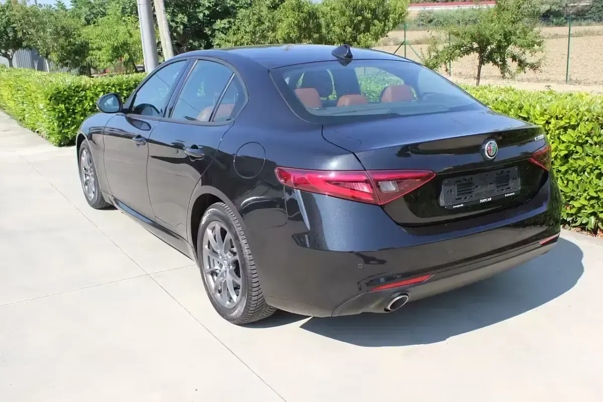 Usata Alfa Romeo Giulia Business 136 CV (100 kW) 2019 Nero Berlina