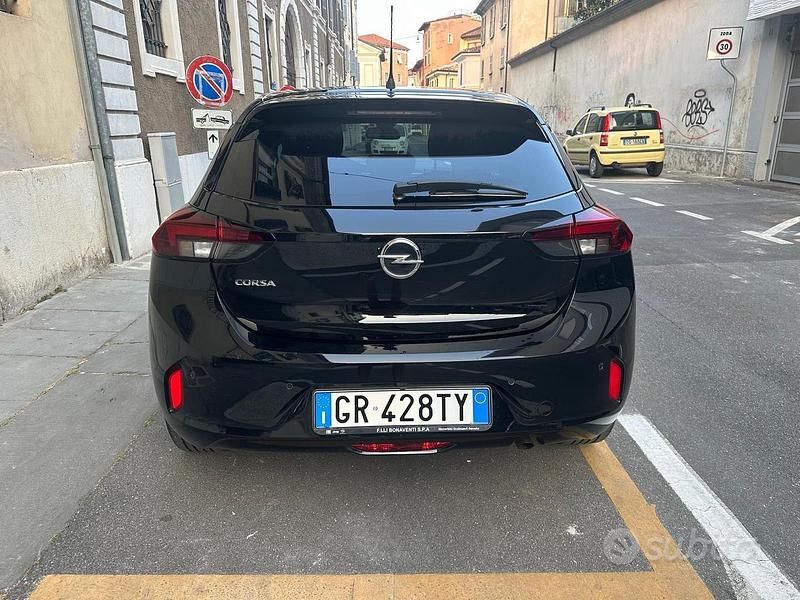 Usata Opel Corsa Design & Tech 75 CV (55 kW) 2023 Nero Berlina