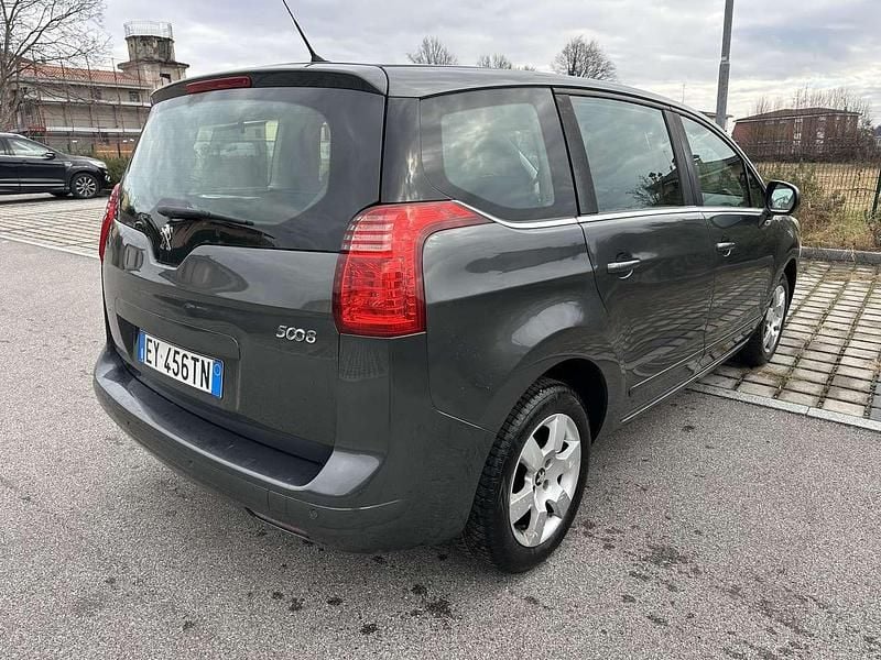 Usata Peugeot 5008 Business-Line 114 CV (83 kW) 2015 Other Monovolume