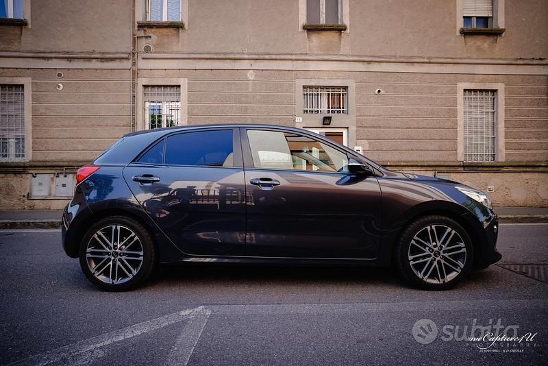 Usata Kia Rio 90 CV (66 kW) 2017 Nero Berlina
