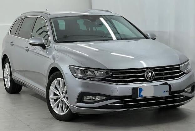 Argento Usata 2020 VW Passat Business Station wagon | 16.900 € (Buon prezzo) - Immagine 1/1