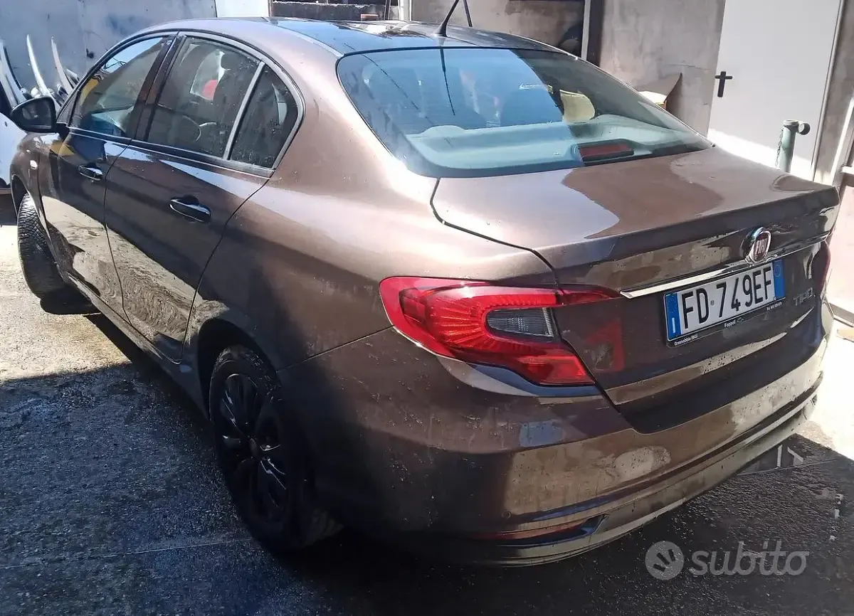 Usata Fiat Tipo 95 CV (69 kW) 2016 Marrone Berlina