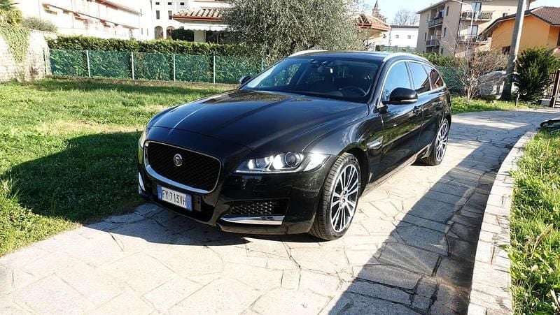 Usata Jaguar XF Sportbrake Portfolio 179 CV (131 kW) 2018 Nero Station wagon