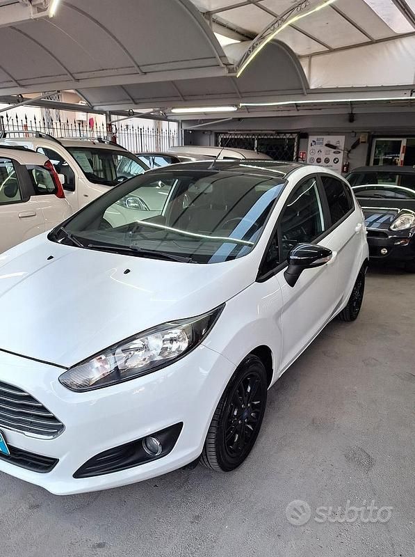 Usata Ford Fiesta 75 CV (55 kW) 2015 Bianco Berlina