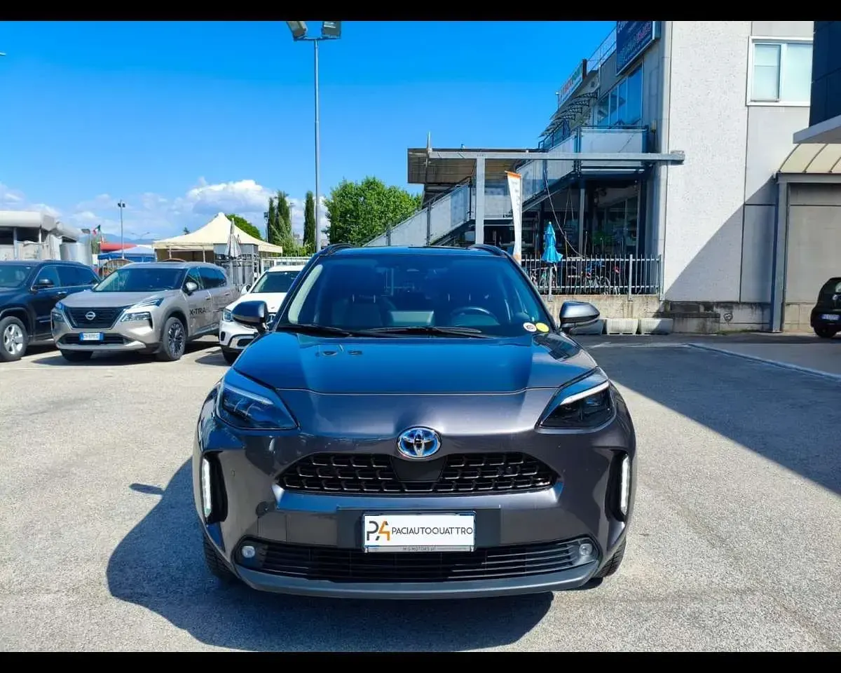 Usata Toyota Yaris Cross Lounge 92 CV (67 kW) 2023 Grigio SUV