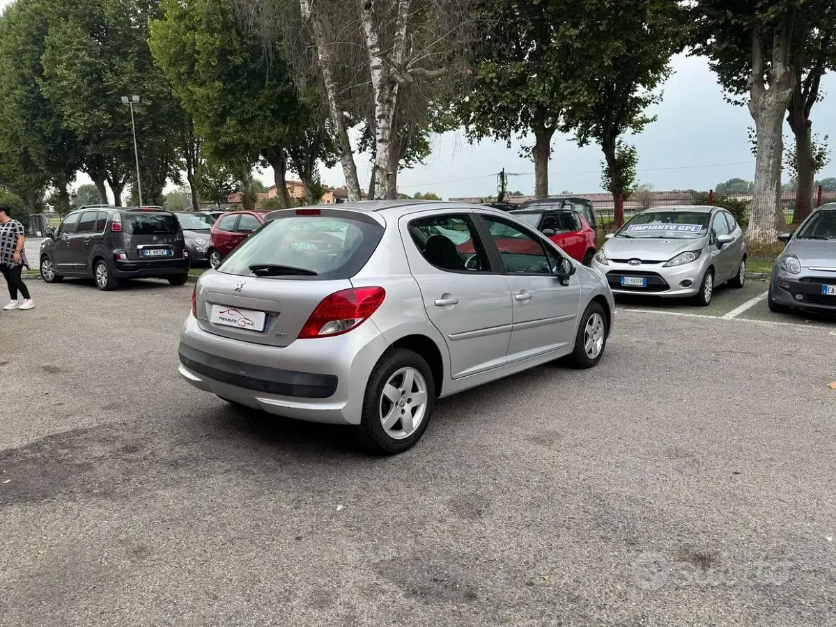 Usata Peugeot 207 92 CV (67 kW) 2012 Grigio Berlina