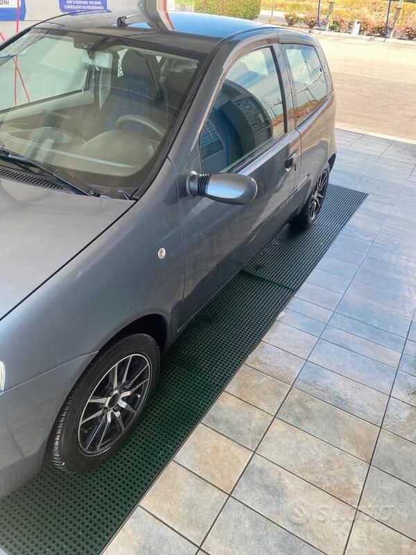 Usata Fiat Punto Dynamic 80 CV (58 kW) 2004 Utilitaria
