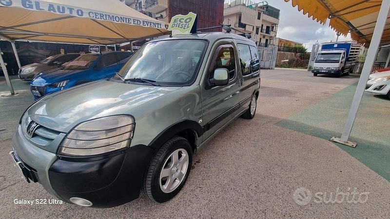 Verde Usata 2007 Peugeot Partner Monovolume | 1999 € (Ottimo prezzo) - Immagine 1/4