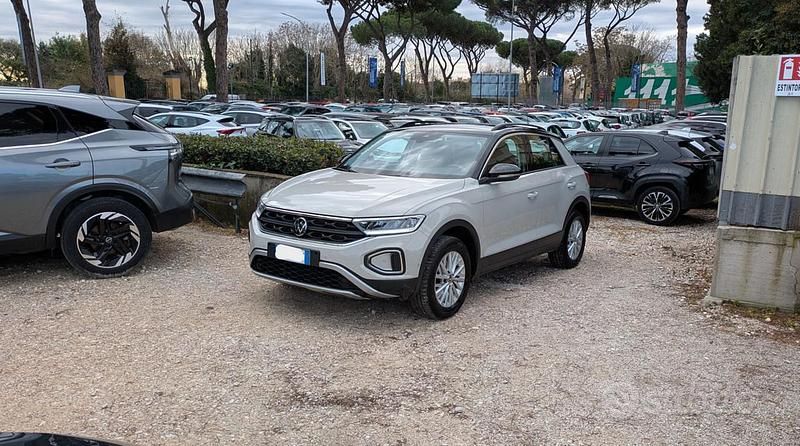 Usata VW T-Roc 110 CV (80 kW) 2024 Beige SUV