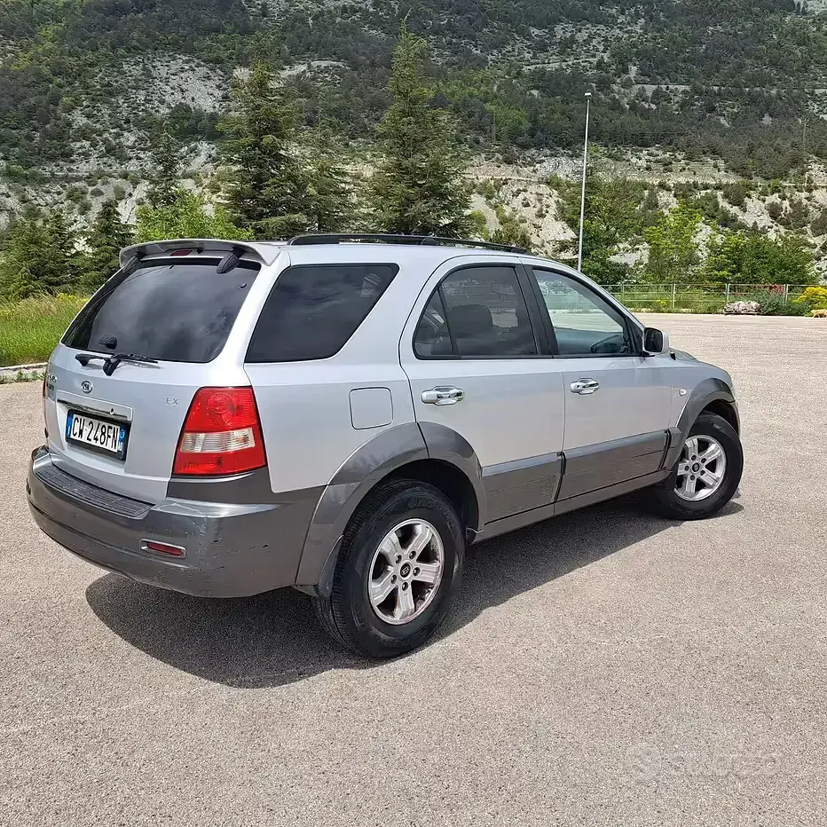 Second-hand Kia Sorento 140 CP (102 kW) 2005 Gri SUV
