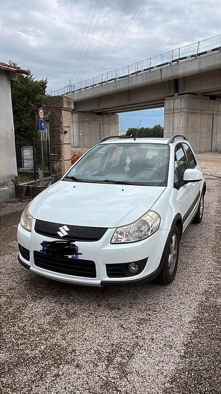 Bianco Usata 2009 Suzuki SX4 SUV | 2000 € (Buon prezzo) - Immagine 1/4