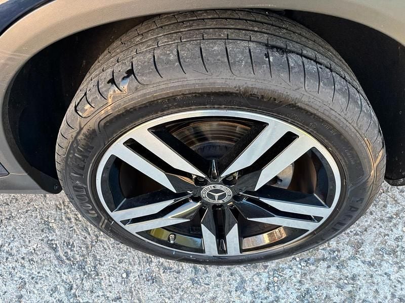Usata Mercedes GLC300 Business 245 CV (180 kW) 2021 Blu SUV