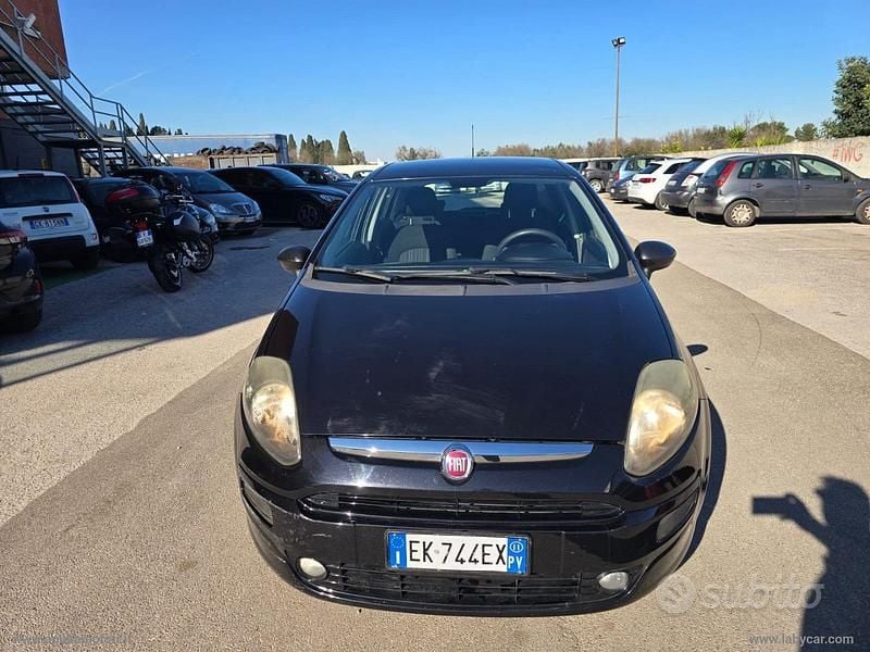 Nero Usata 2011 Fiat Punto Evo Active Due volumi | 4300 € (Buon prezzo) - Immagine 1/4