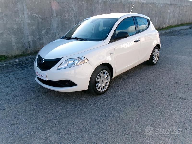 Usata Lancia Ypsilon 69 CV (50 kW) 2018 Bianco Utilitaria