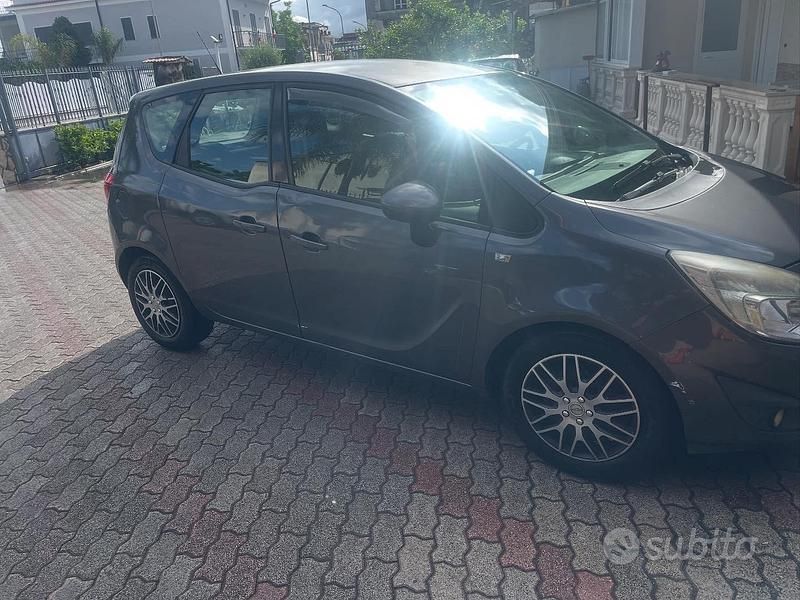 Usata Opel Meriva 75 CV (55 kW) 2011 Grigio Monovolume