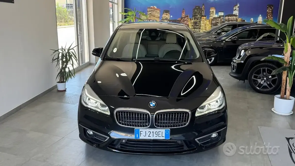 Usata BMW 218 Luxury Line 150 CV (110 kW) 2017 Nero Station wagon