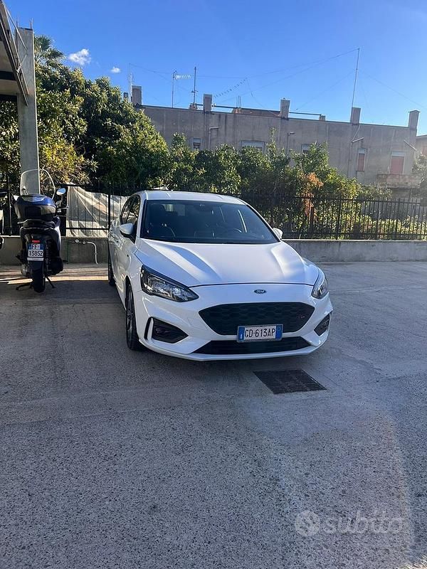 Bianco Usata 2020 Ford Focus ST-Line Berlina | 17.000 € (Molto cara) - Immagine 1/4