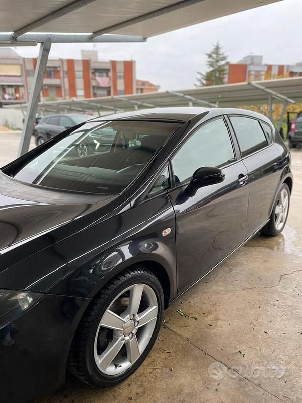 Nero Usata 2007 Seat Leon Tre volumi | 2300 € - Immagine 1/4