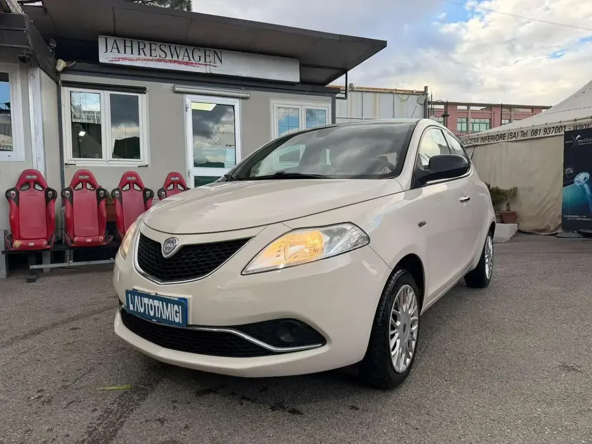 Usata Lancia Ypsilon Silver 69 CV (50 kW) 2018 Beige Utilitaria